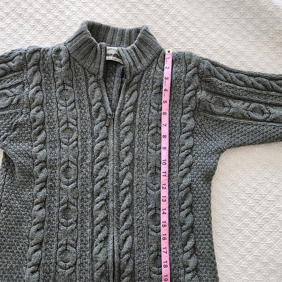 ARAN CRAFTS | Gorgeous Cable Knit Wool Zip Sweater - Picture 5 of 5